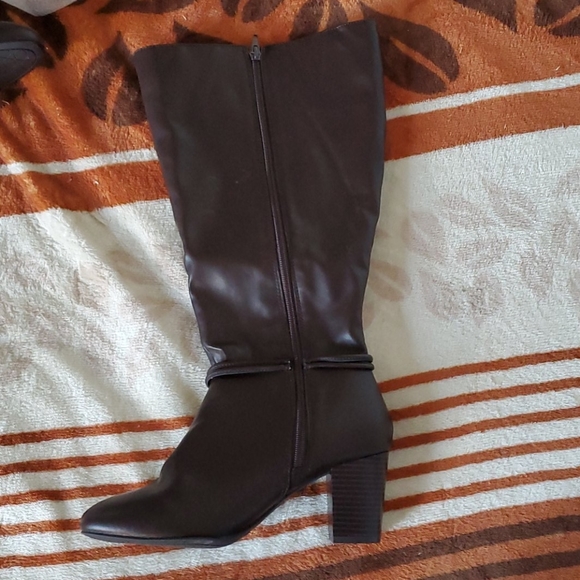 Shoes - Picture 3 of 6